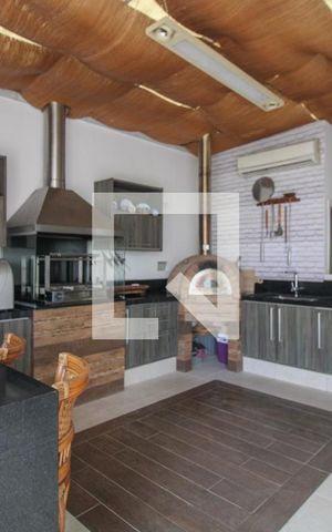 Casa à venda com 330m², 5 quartos e 3 vagas Casa à venda com 330m², 5 quartos e 3 vagasÁrea da Churrasqueira