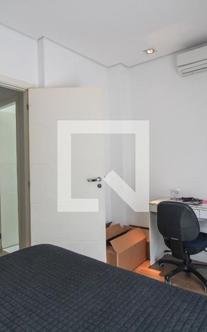 Casa à venda com 330m², 5 quartos e 3 vagas Casa à venda com 330m², 5 quartos e 3 vagasQuarto 2