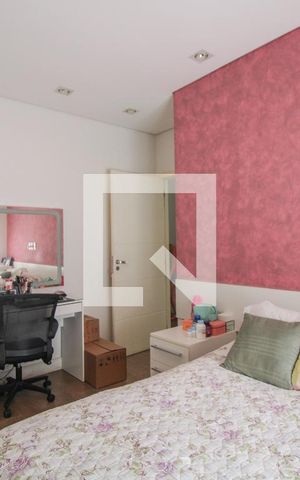Casa à venda com 330m², 5 quartos e 3 vagas Casa à venda com 330m², 5 quartos e 3 vagasQuarto 1