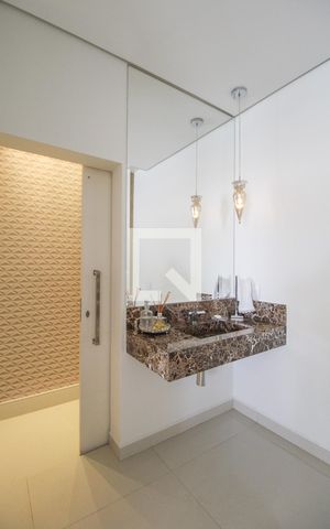 Casa à venda com 330m², 5 quartos e 3 vagas Casa à venda com 330m², 5 quartos e 3 vagasLavabo