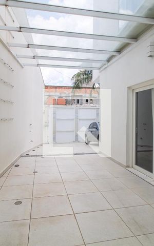 Casa à venda com 330m², 5 quartos e 3 vagas Casa à venda com 330m², 5 quartos e 3 vagasPiscina e Garagem