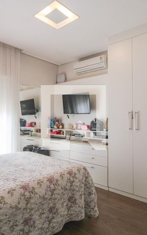 Casa à venda com 330m², 5 quartos e 3 vagas Casa à venda com 330m², 5 quartos e 3 vagasQuarto 1