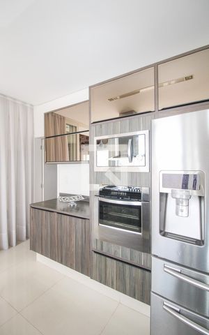 Casa à venda com 330m², 5 quartos e 3 vagas Casa à venda com 330m², 5 quartos e 3 vagasCozinha