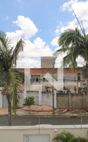 Casa à venda com 330m², 5 quartos e 3 vagas Casa à venda com 330m², 5 quartos e 3 vagasVista da Sacada do Quarto 4 (suíte)