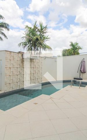 Casa à venda com 330m², 5 quartos e 3 vagas Casa à venda com 330m², 5 quartos e 3 vagasPiscina e Garagem