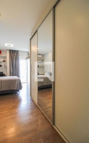 Casa à venda com 330m², 5 quartos e 3 vagas Casa à venda com 330m², 5 quartos e 3 vagasQuarto 4 (suíte)