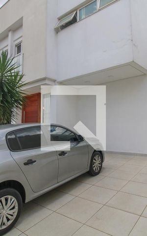 Casa à venda com 330m², 5 quartos e 3 vagas Casa à venda com 330m², 5 quartos e 3 vagasPiscina e Garagem