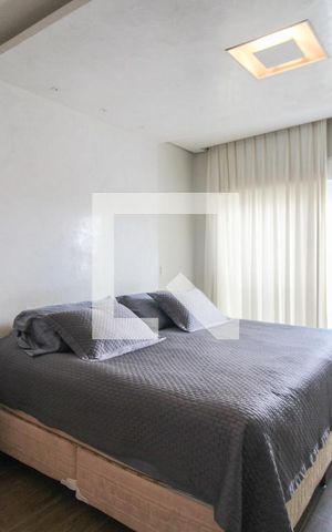 Casa à venda com 330m², 5 quartos e 3 vagas Casa à venda com 330m², 5 quartos e 3 vagasQuarto 5 (suíte master)
