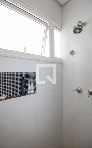 Casa à venda com 330m², 5 quartos e 3 vagas Casa à venda com 330m², 5 quartos e 3 vagasBanheiro do Quarto 3 (suíte)