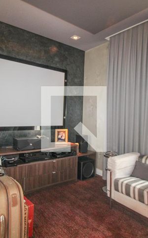 Casa à venda com 330m², 5 quartos e 3 vagas Casa à venda com 330m², 5 quartos e 3 vagasSala de tv