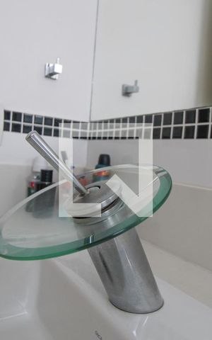 Casa à venda com 330m², 5 quartos e 3 vagas Casa à venda com 330m², 5 quartos e 3 vagasBanheiro do Quarto 4 (suíte)