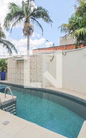 Casa à venda com 330m², 5 quartos e 3 vagas Casa à venda com 330m², 5 quartos e 3 vagasPiscina e Garagem