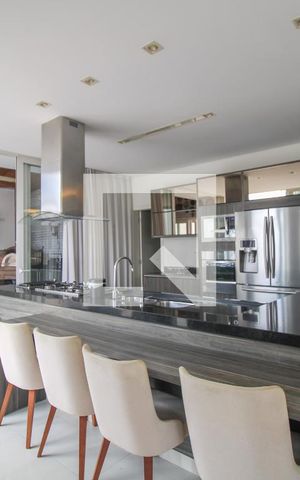 Casa à venda com 330m², 5 quartos e 3 vagas Casa à venda com 330m², 5 quartos e 3 vagasCozinha