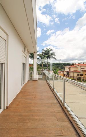 Casa à venda com 330m², 5 quartos e 3 vagas Casa à venda com 330m², 5 quartos e 3 vagasVaranda do Quarto 1 e do Quarto 2