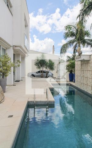 Casa à venda com 330m², 5 quartos e 3 vagas Casa à venda com 330m², 5 quartos e 3 vagasPiscina e Garagem