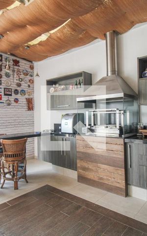 Casa à venda com 330m², 5 quartos e 3 vagas Casa à venda com 330m², 5 quartos e 3 vagasÁrea da Churrasqueira