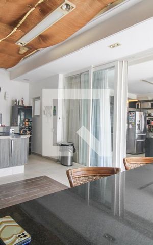 Casa à venda com 330m², 5 quartos e 3 vagas Casa à venda com 330m², 5 quartos e 3 vagasÁrea da Churrasqueira