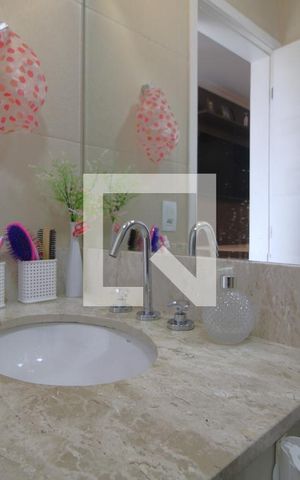 Casa à venda com 116m², 3 quartos e 2 vagasBanheiro da suíte 1 / pia