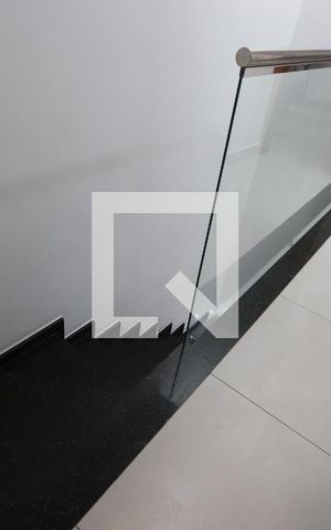 Casa para alugar com 110m², 3 quartos e 3 vagasEscadas