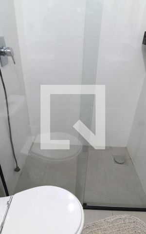 Casa de condomínio para alugar com 82m², 3 quartos e 2 vagasBanheiro do Quarto 1 e 2