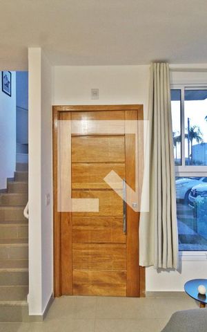 Casa de condomínio para alugar com 82m², 3 quartos e 2 vagasSala
