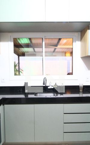 Casa de condomínio para alugar com 82m², 3 quartos e 2 vagasCozinha