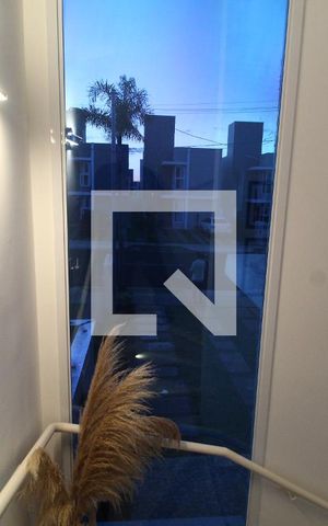 Casa de condomínio para alugar com 82m², 3 quartos e 2 vagasEscada