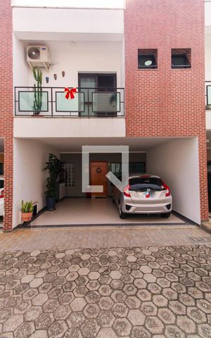 Casa de condomínio à venda com 140m², 3 quartos e 2 vagas Casa de condomínio à venda com 140m², 3 quartos e 2 vagasGaragem