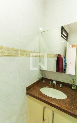 Casa de condomínio à venda com 140m², 3 quartos e 2 vagas Casa de condomínio à venda com 140m², 3 quartos e 2 vagasBanheiro da Suíte 2
