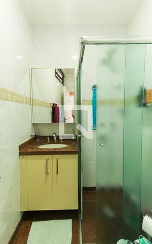 Casa de condomínio à venda com 140m², 3 quartos e 2 vagas Casa de condomínio à venda com 140m², 3 quartos e 2 vagasBanheiro da Suíte 2