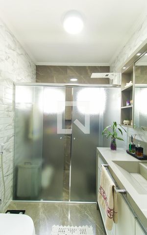 Casa de condomínio à venda com 140m², 3 quartos e 2 vagas Casa de condomínio à venda com 140m², 3 quartos e 2 vagasBanheiro da Suíte 1
