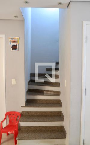 Casa de condomínio à venda com 150m², 2 quartos e 3 vagas Casa de condomínio à venda com 150m², 2 quartos e 3 vagasEscadas