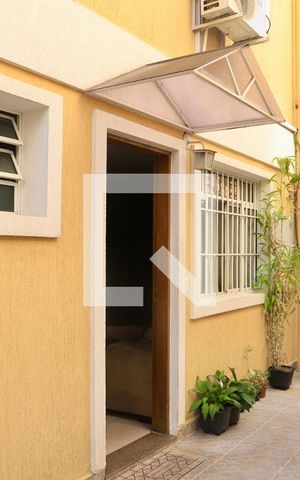 Casa de condomínio à venda com 150m², 2 quartos e 3 vagas Casa de condomínio à venda com 150m², 2 quartos e 3 vagasFachada