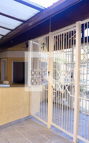 Casa de condomínio à venda com 150m², 2 quartos e 3 vagas Casa de condomínio à venda com 150m², 2 quartos e 3 vagasEntrada