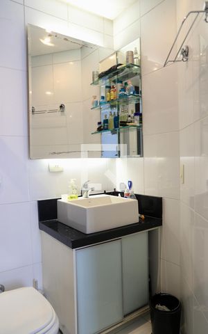 Casa de condomínio à venda com 150m², 2 quartos e 3 vagas Casa de condomínio à venda com 150m², 2 quartos e 3 vagasBanheiro da Suíte 1