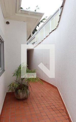 Casa à venda com 139m², 2 quartos e 1 vagaCorredor Lateral