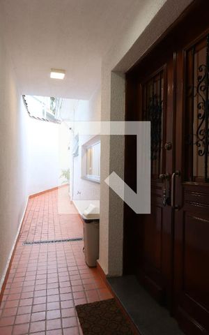 Casa à venda com 139m², 2 quartos e 1 vagaCorredor Lateral