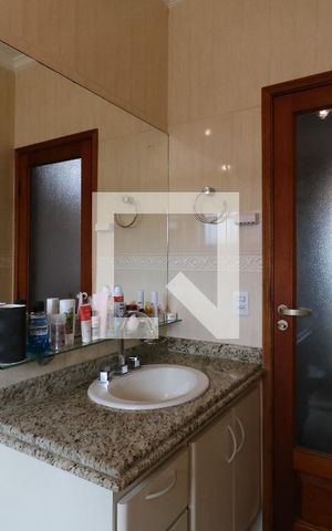Casa à venda com 250m², 3 quartos e 4 vagasBanheiro Suíte 2