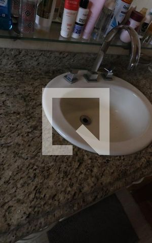 Casa à venda com 250m², 3 quartos e 4 vagasBanheiro Suíte 2 - Pia