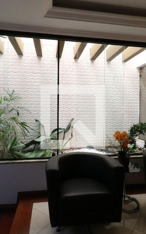Casa à venda com 250m², 3 quartos e 4 vagasSala