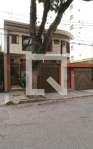 Casa à venda com 250m², 3 quartos e 4 vagasFachada