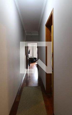 Casa à venda com 250m², 3 quartos e 4 vagasCorredor