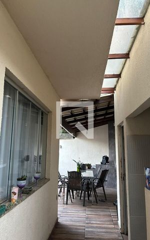 Casa à venda com 200m², 4 quartos e 5 vagasÁrea Externa