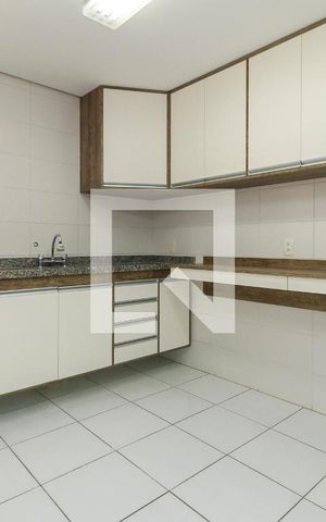 Apartamento para alugar com 126m², 3 quartos e 2 vagas Apartamento para alugar com 126m², 3 quartos e 2 vagasCozinha