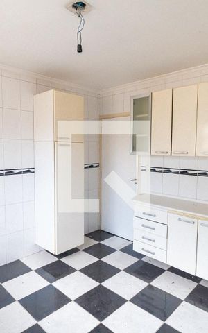 Casa à venda com 160m², 4 quartos e 2 vagas Casa à venda com 160m², 4 quartos e 2 vagasCozinha
