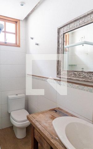 Casa à venda com 160m², 4 quartos e 2 vagas Casa à venda com 160m², 4 quartos e 2 vagasBanheiro Social