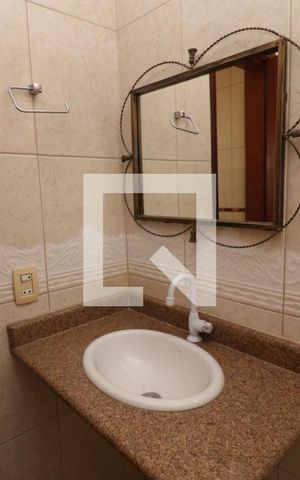 Casa de condomínio à venda com 300m², 3 quartos e 2 vagasLavabo