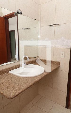 Casa de condomínio à venda com 300m², 3 quartos e 2 vagasBanheiro da Suíte 2