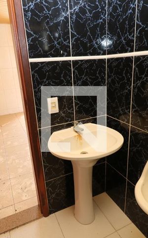 Casa de condomínio à venda com 300m², 3 quartos e 2 vagasBanheiro Social
