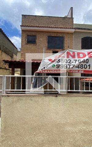 Casa de condomínio à venda com 300m², 3 quartos e 2 vagasFachada